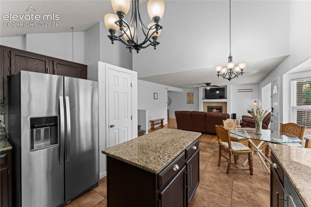 Image 12 of 50: Kitchen