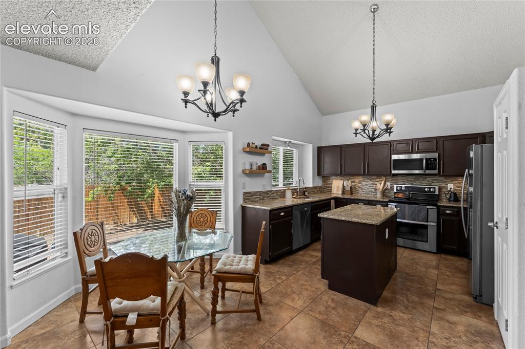Image 8 of 50: Kitchen