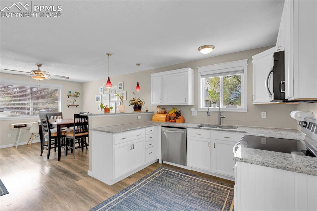 Image 15 of 37: Kitchen