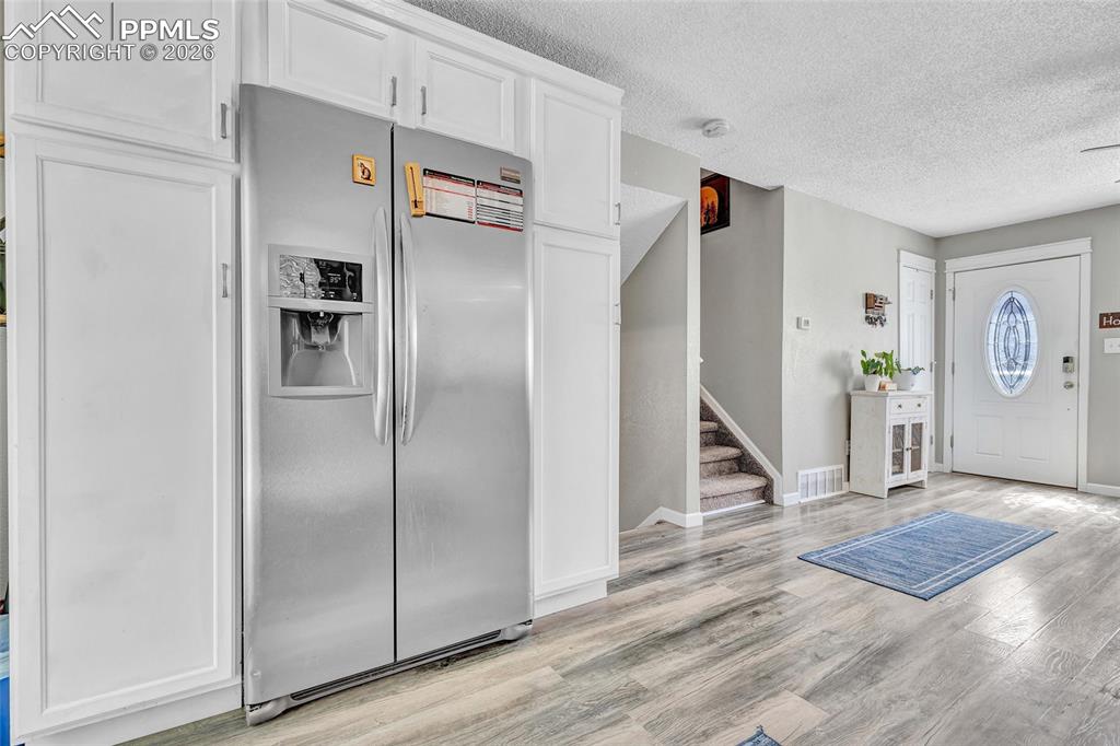 Image 17 of 37: Kitchen