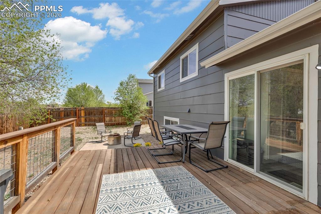 Image 31 of 37: Deck