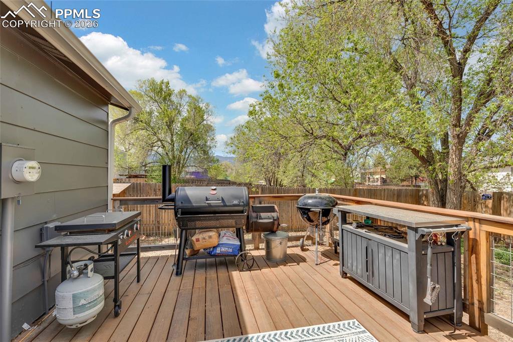 Image 32 of 37: Deck