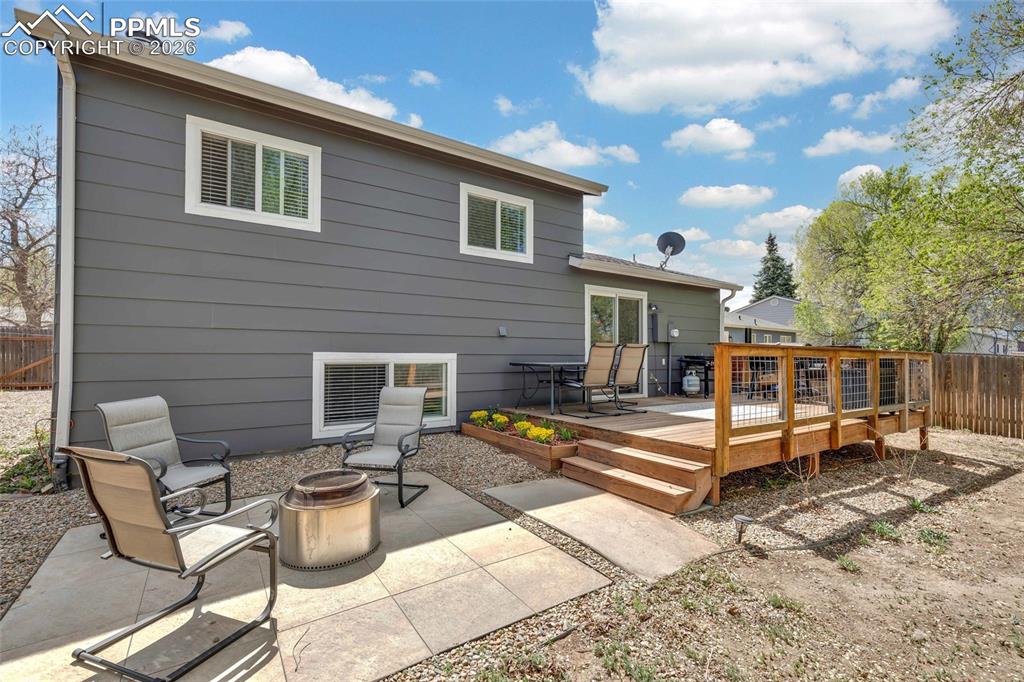 Image 33 of 37: Back of Structure