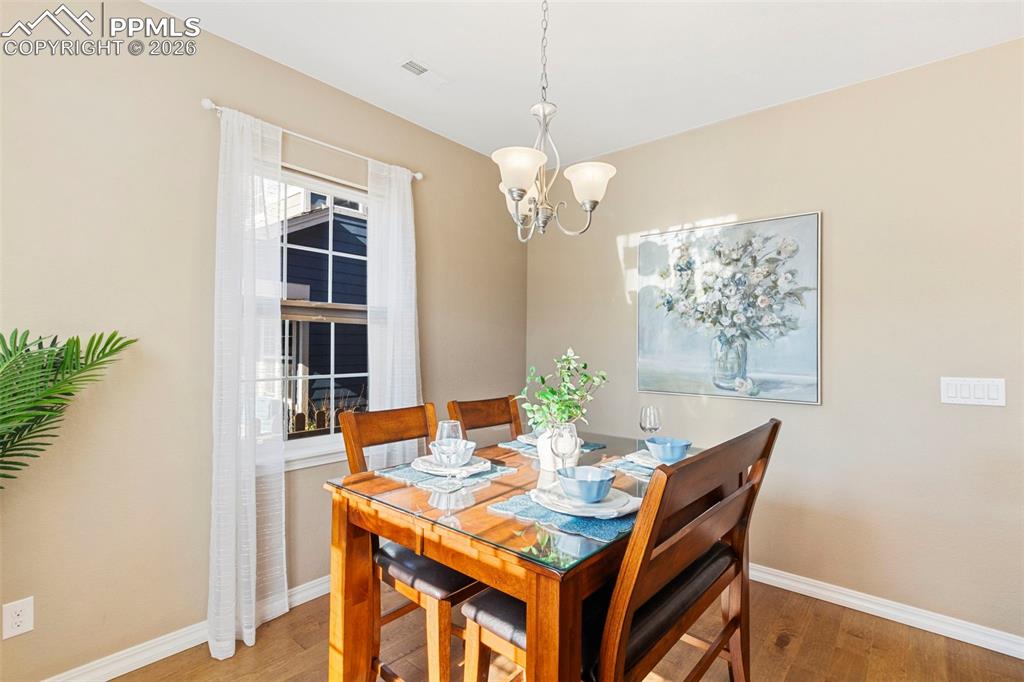 Image 20 of 45: Dining Area