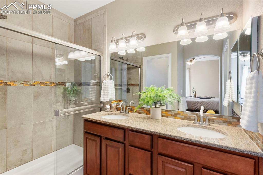 Image 26 of 45: Double Vanity, free standing shower and private WC