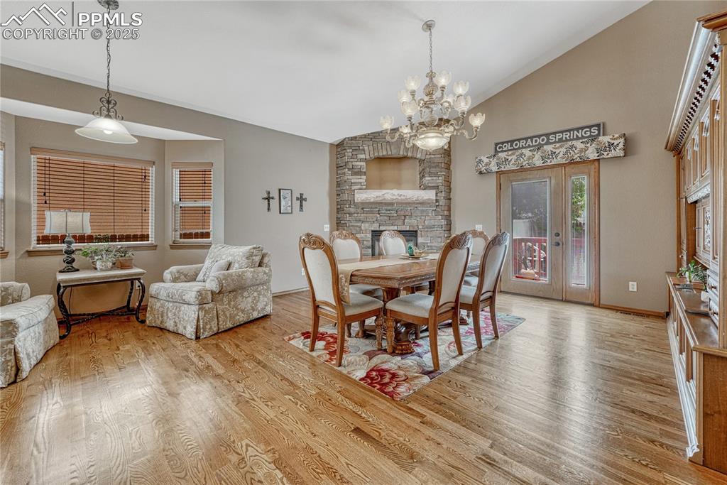 Image 10 of 46: Dining Area