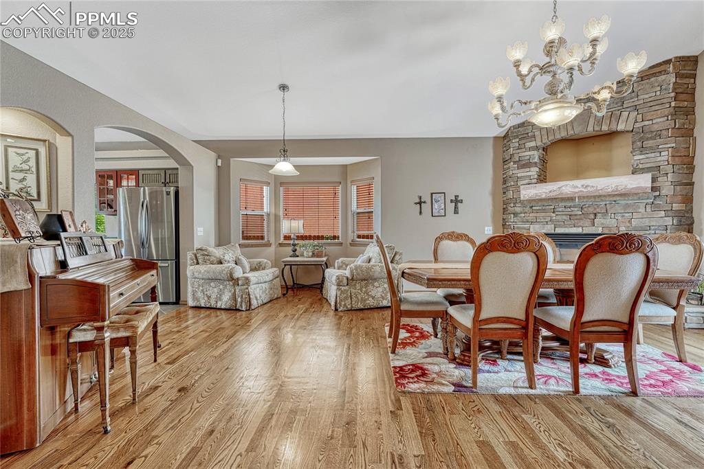 Image 11 of 46: Dining Area