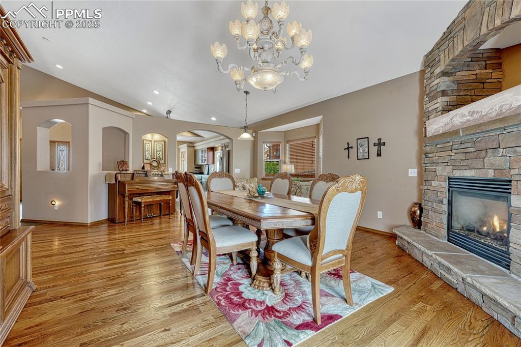 Image 13 of 46: Dining Area
