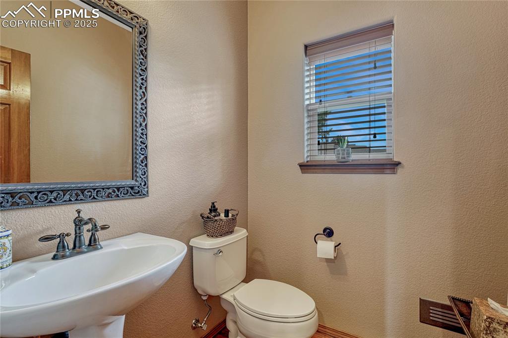 Image 15 of 46: Bathroom