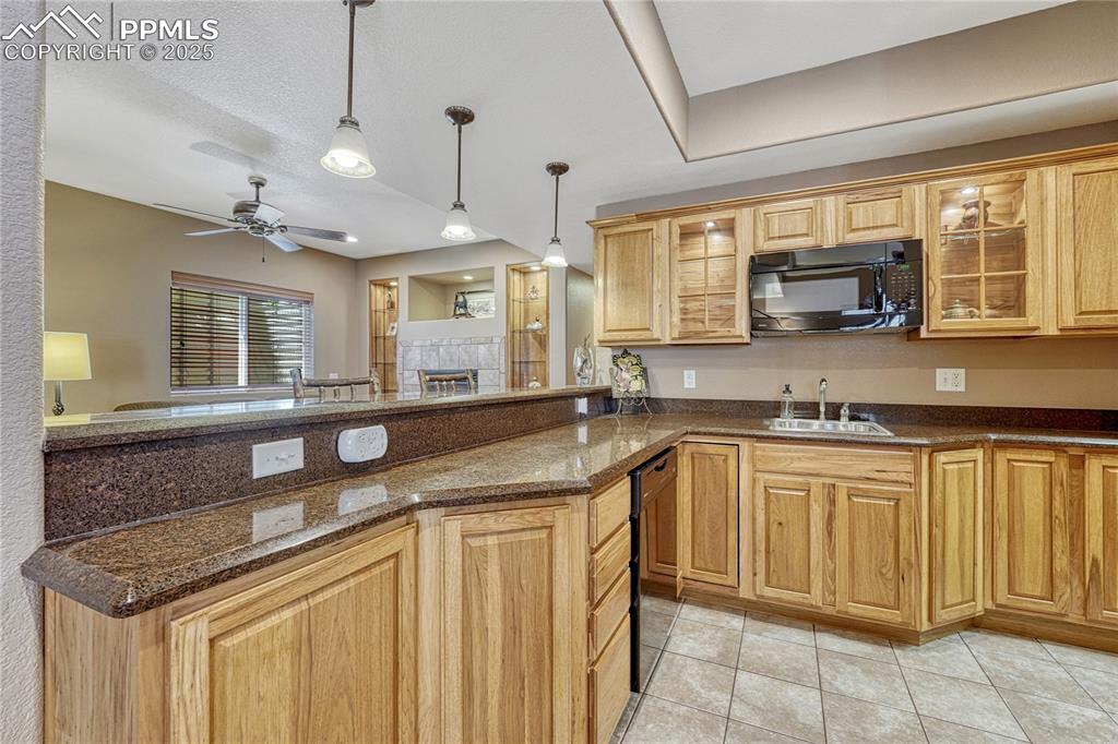 Image 23 of 46: Kitchen