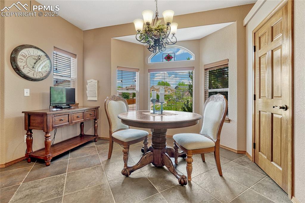 Image 5 of 46: Dining Area