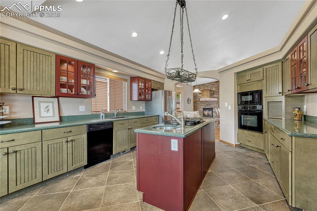 Image 6 of 46: Kitchen