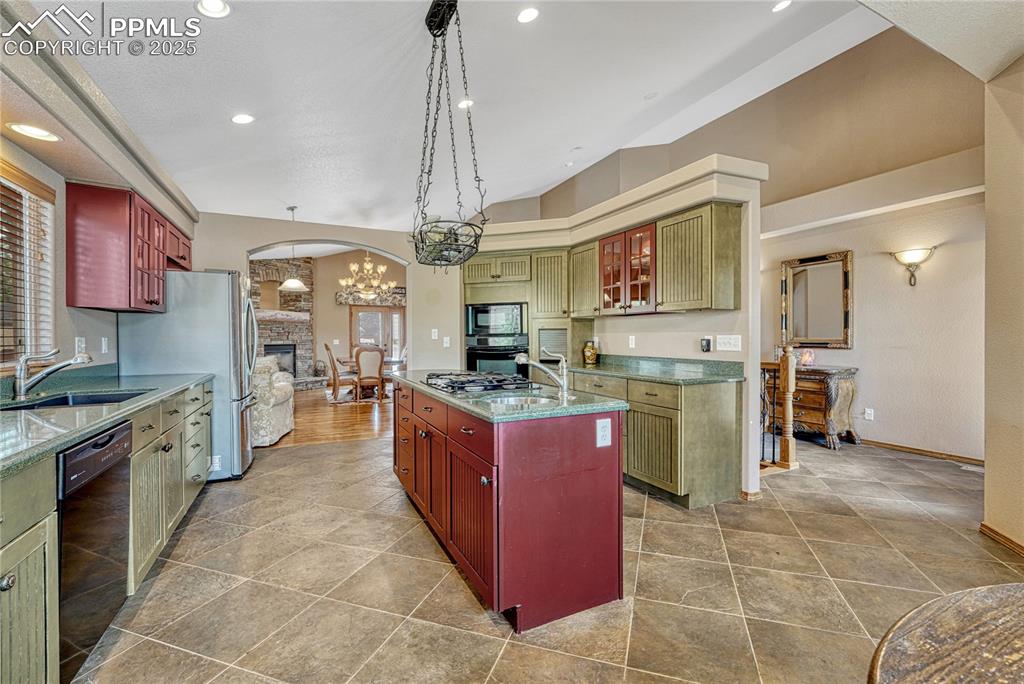 Image 7 of 46: Kitchen