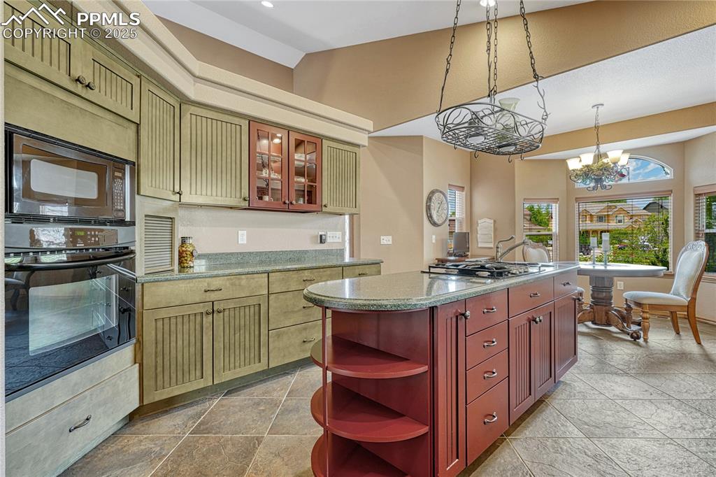 Image 8 of 46: Kitchen
