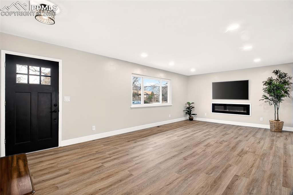 Image 10 of 47: Entry