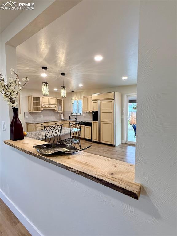 Image 12 of 47: Kitchen