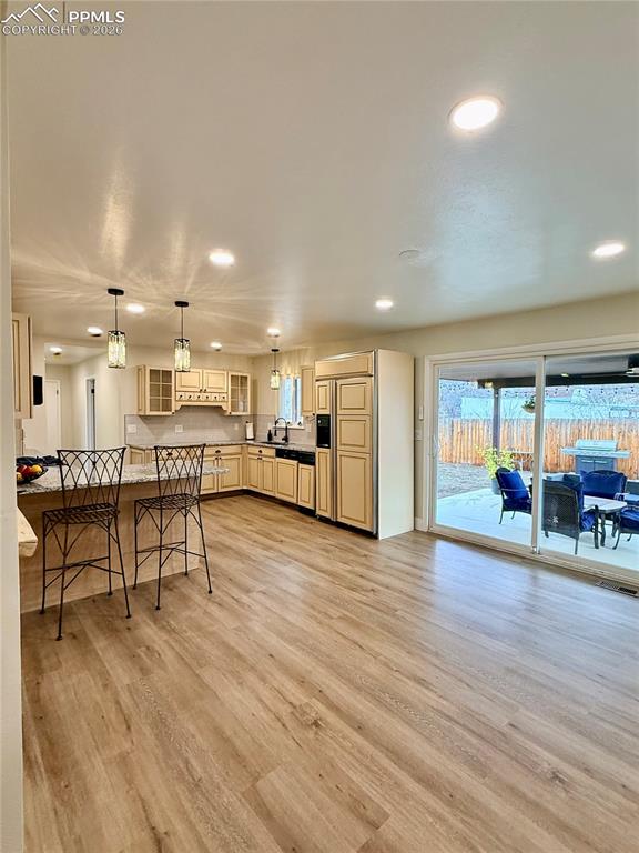 Image 13 of 47: Kitchen