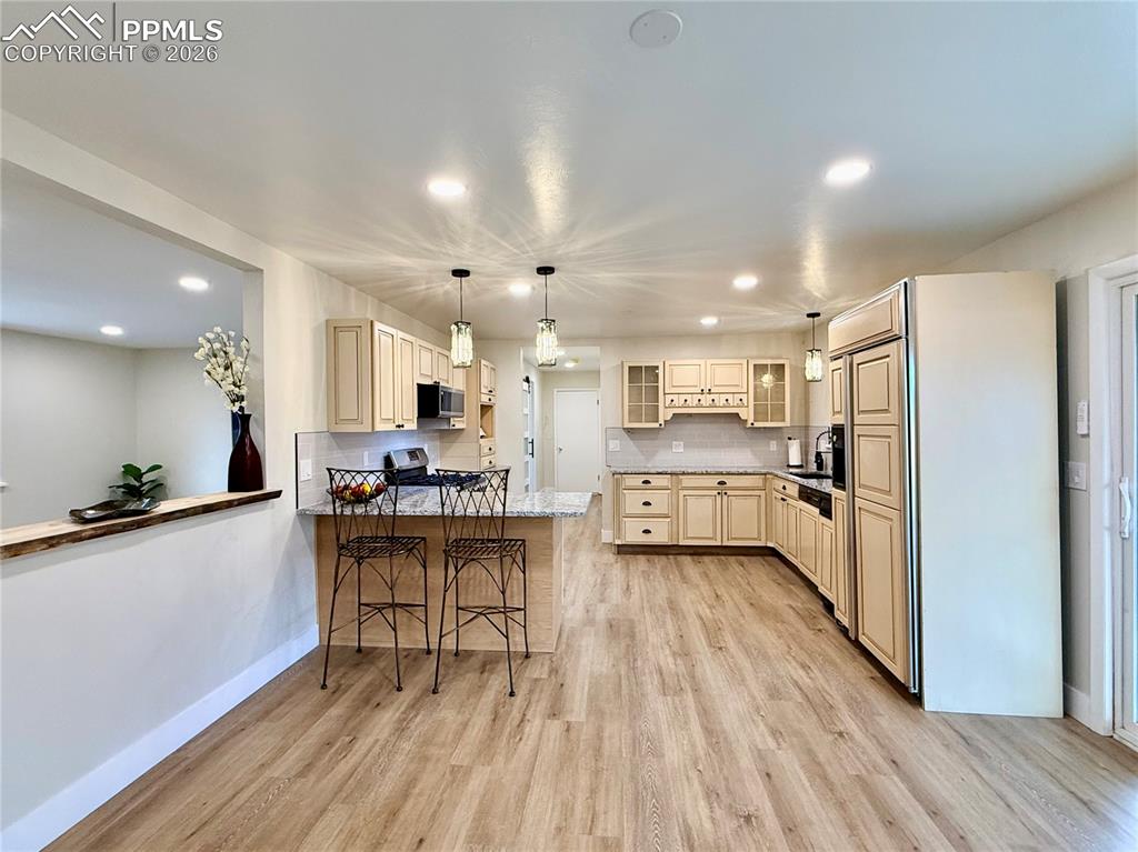 Image 14 of 47: Kitchen