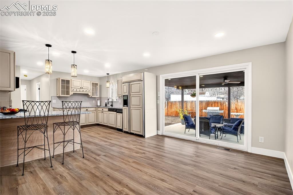 Image 20 of 47: Kitchen