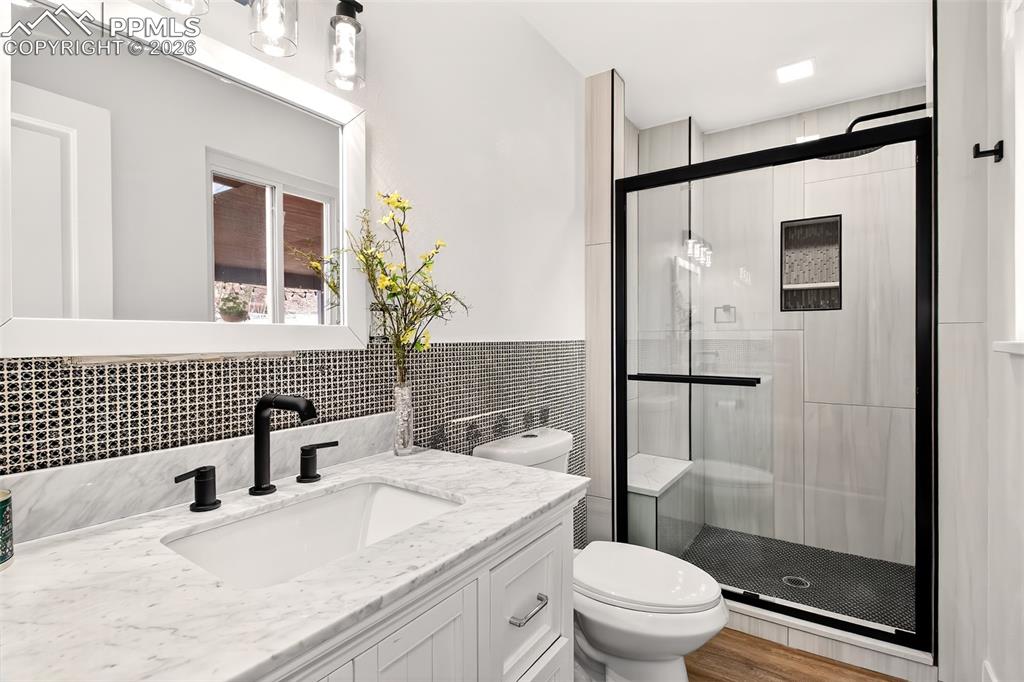 Image 31 of 47: Bathroom