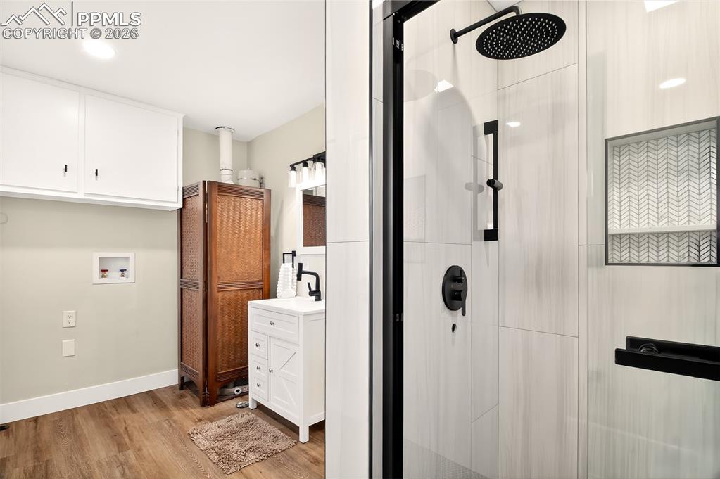 Image 35 of 47: Bathroom