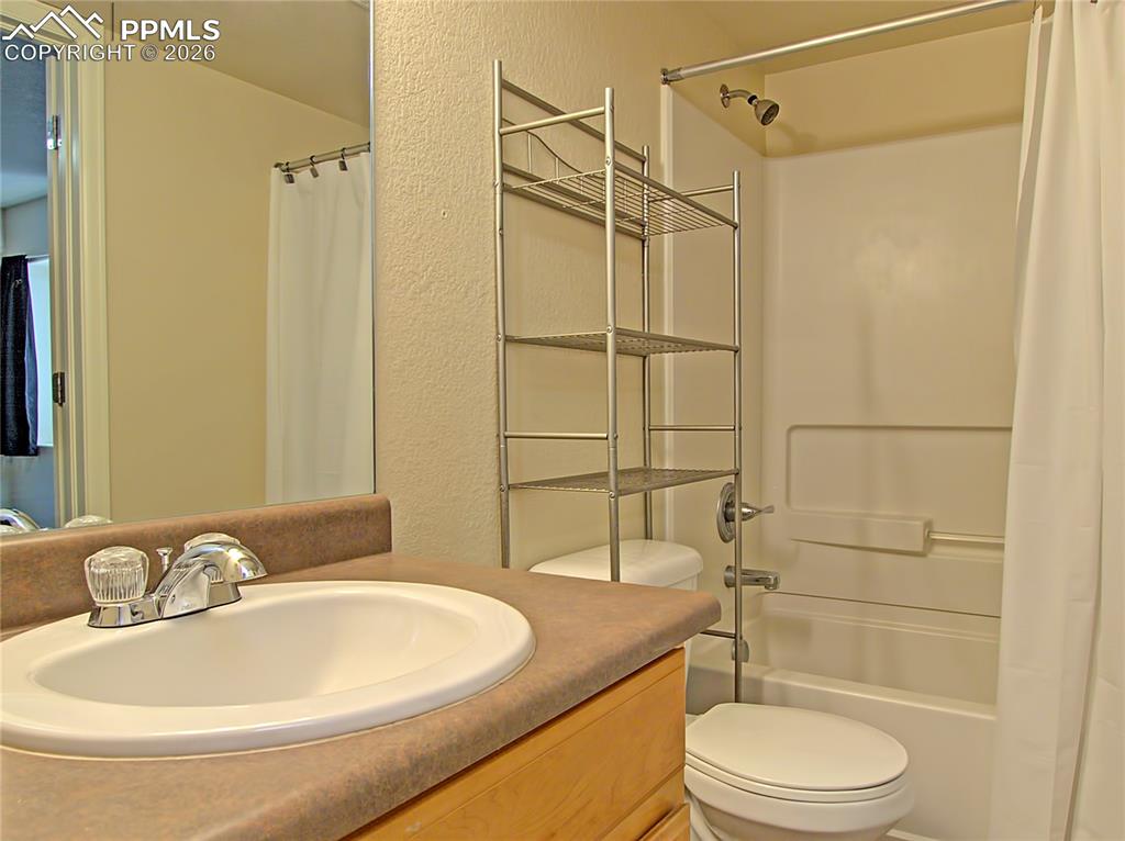 Image 24 of 27: basement bathroom