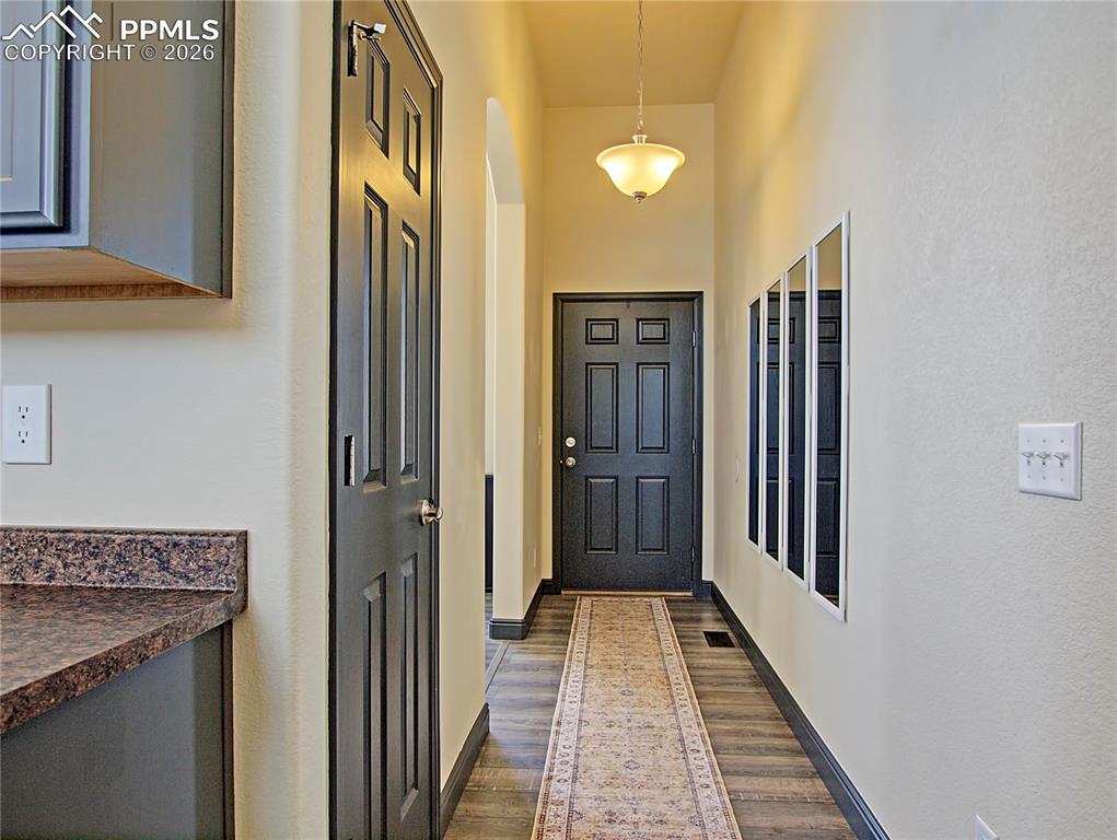 Image 3 of 27: Entry