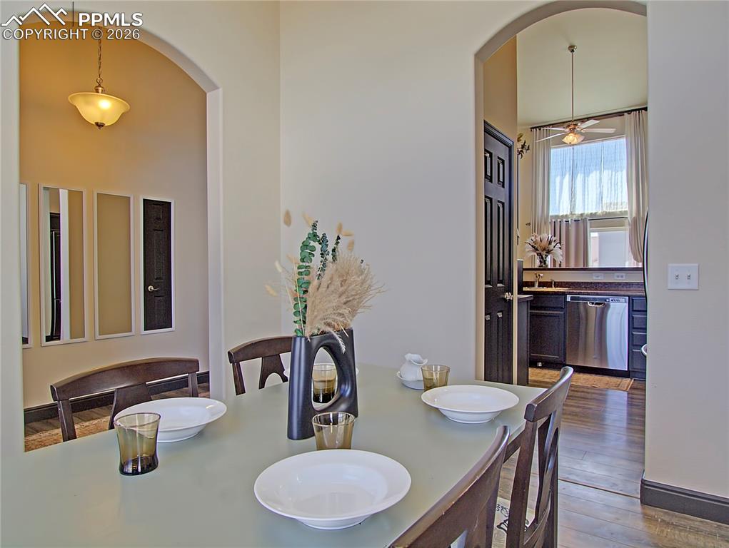 Image 5 of 27: Dining Area