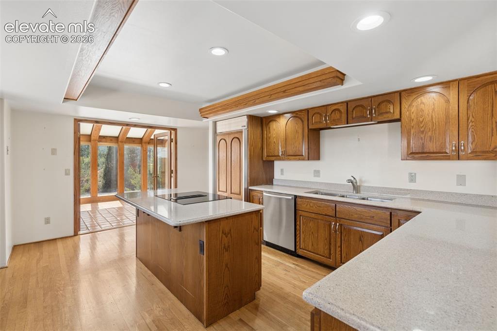 Image 25 of 46: Generous quartz counter space and abundant cabinetry provide plenty of room