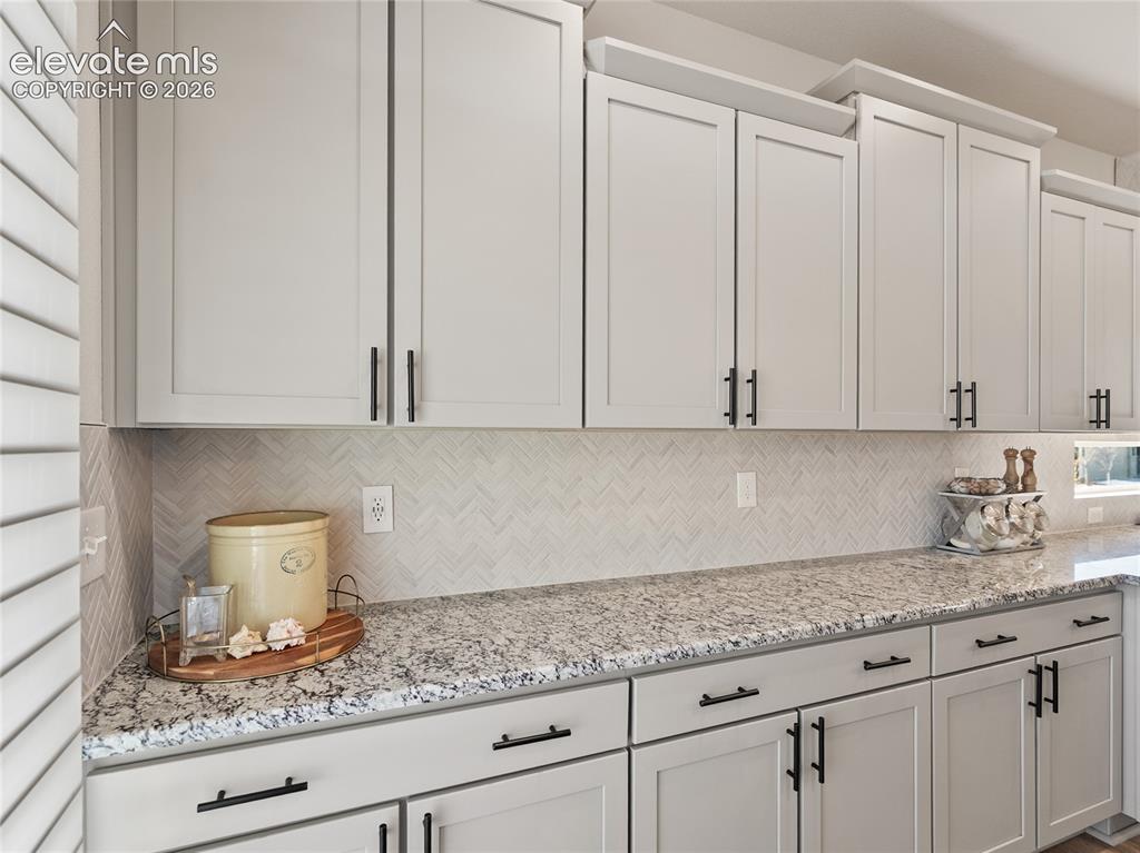 Image 16 of 46: Kitchen