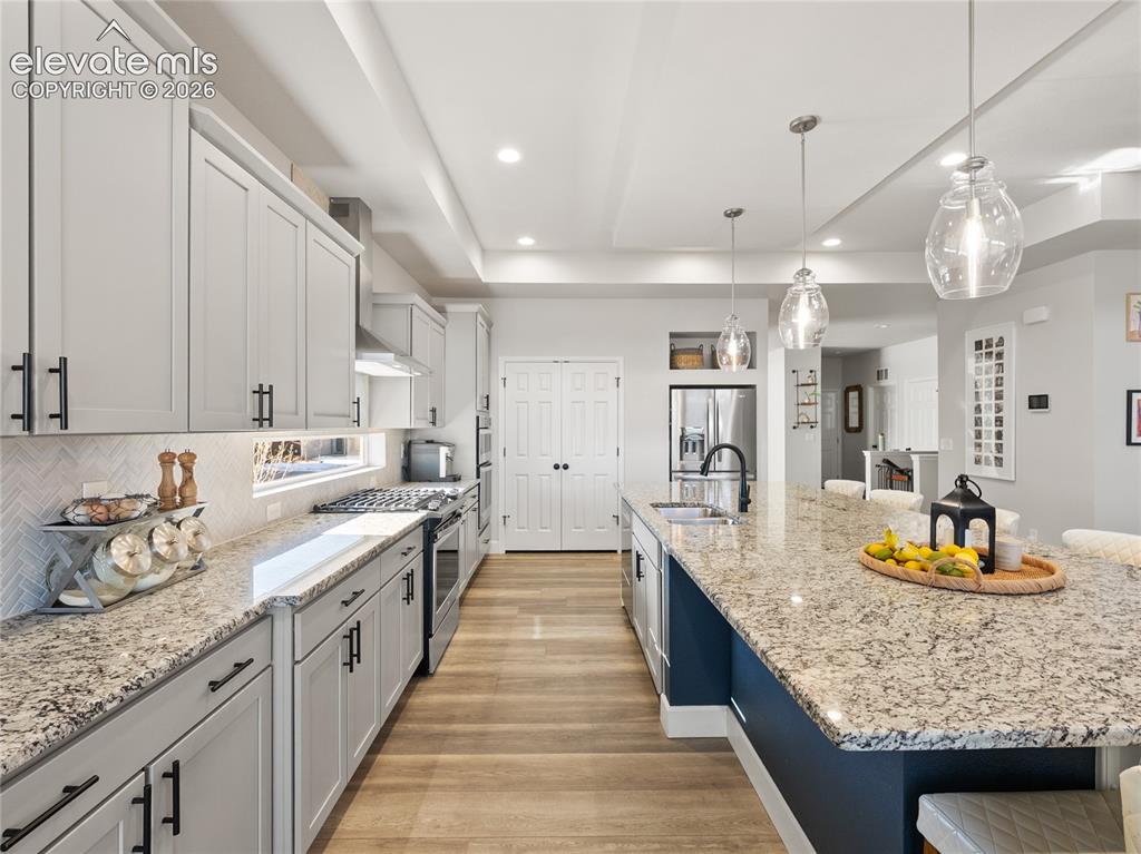 Image 17 of 46: Kitchen