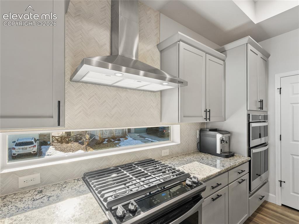 Image 18 of 46: Kitchen