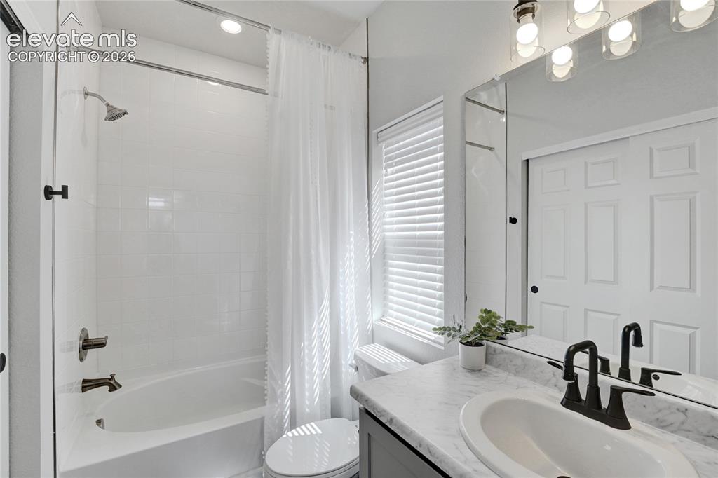 Image 7 of 46: Bathroom