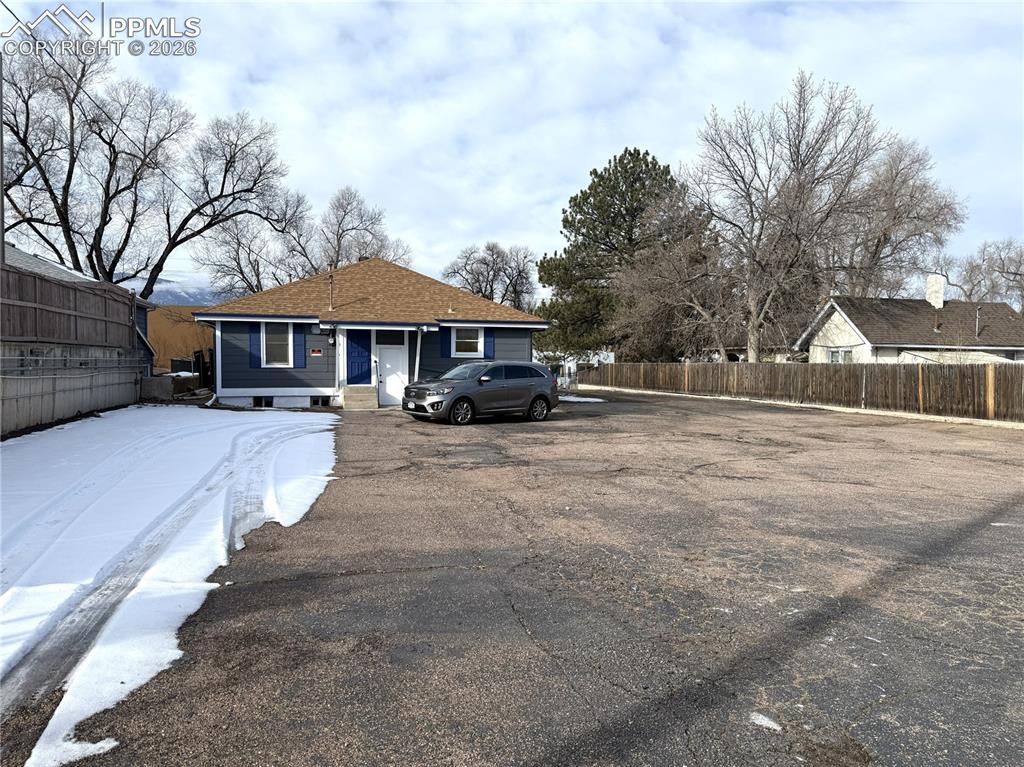 Image 2 of 13: Back of Structure