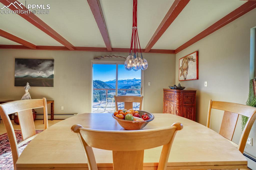 Image 10 of 50: Dining Area