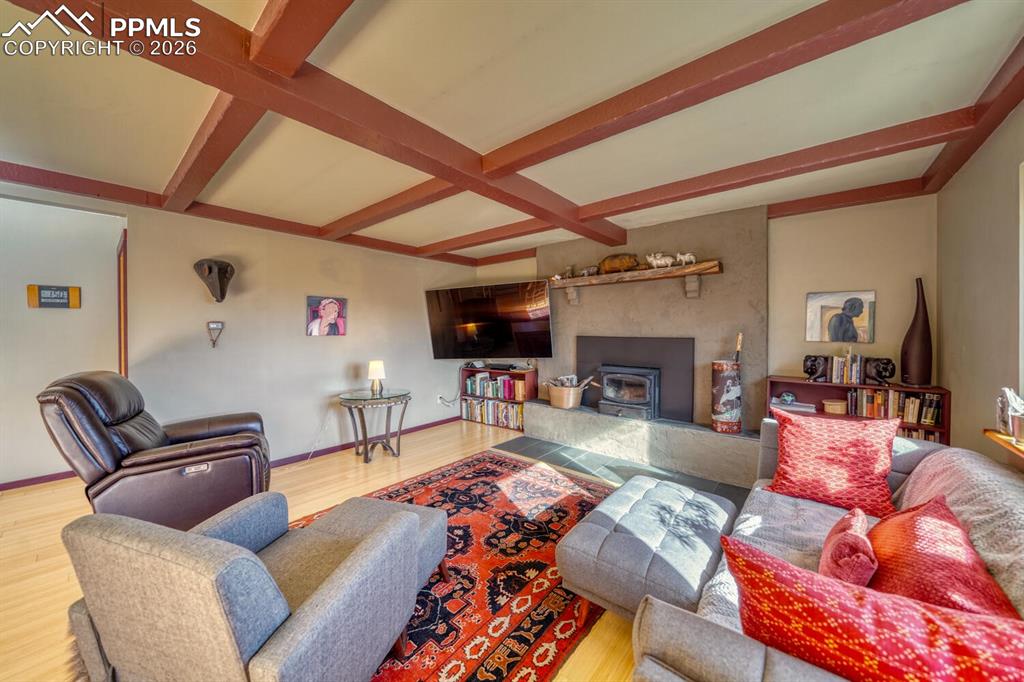 Image 14 of 50: Living Room