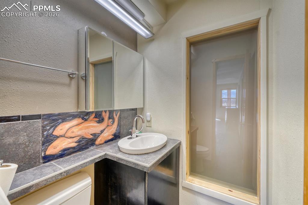 Image 42 of 50: Bathroom