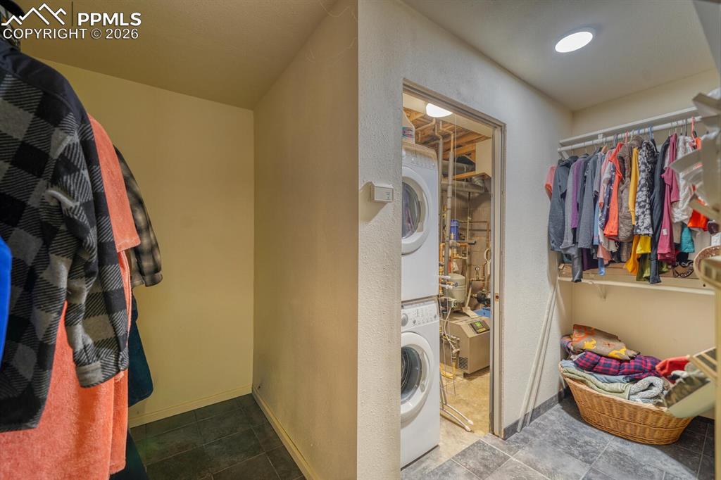 Image 43 of 50: Laundry