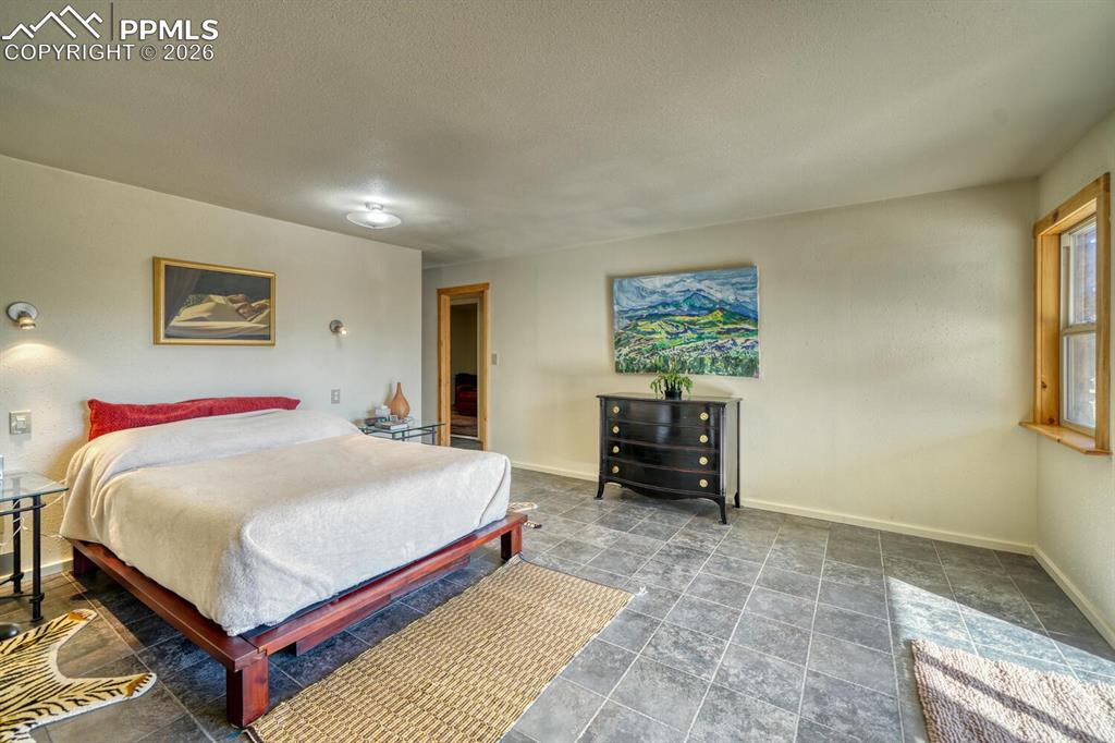 Image 48 of 50: Bedroom