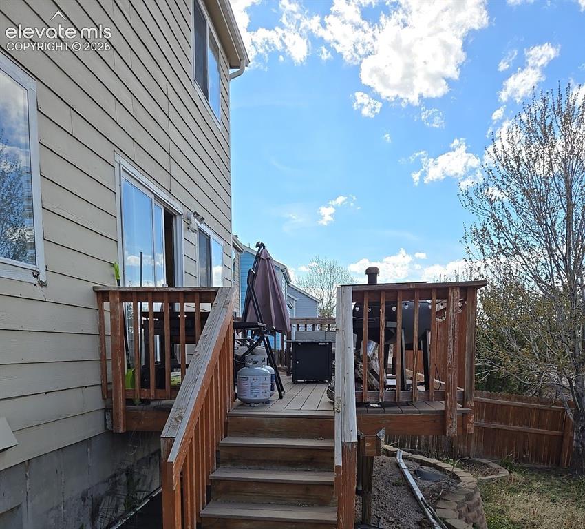 Image 10 of 21: Deck