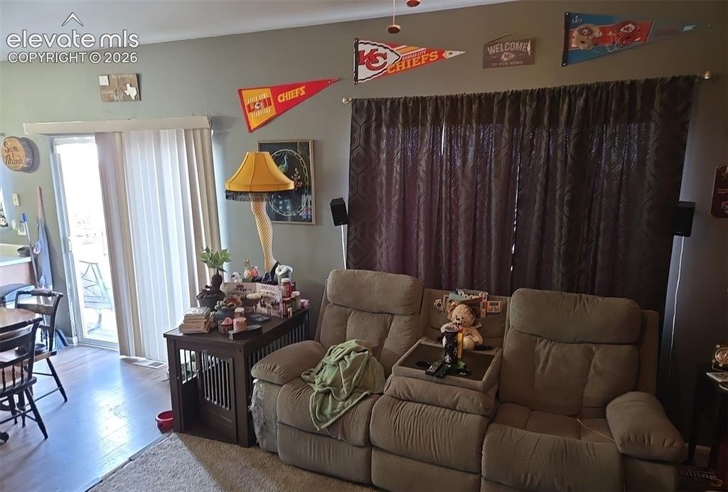 Image 13 of 21: Sitting Room