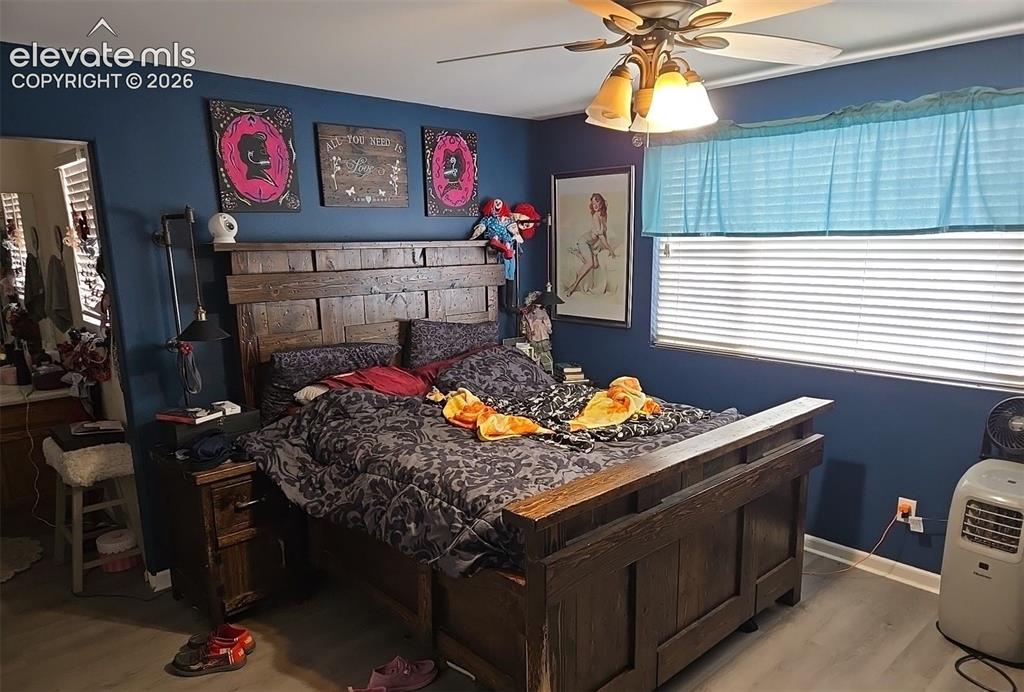 Image 20 of 21: Bedroom