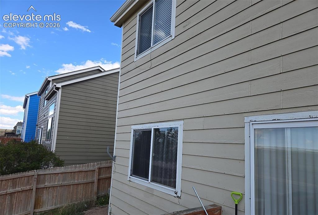 Image 8 of 21: Side of Structure