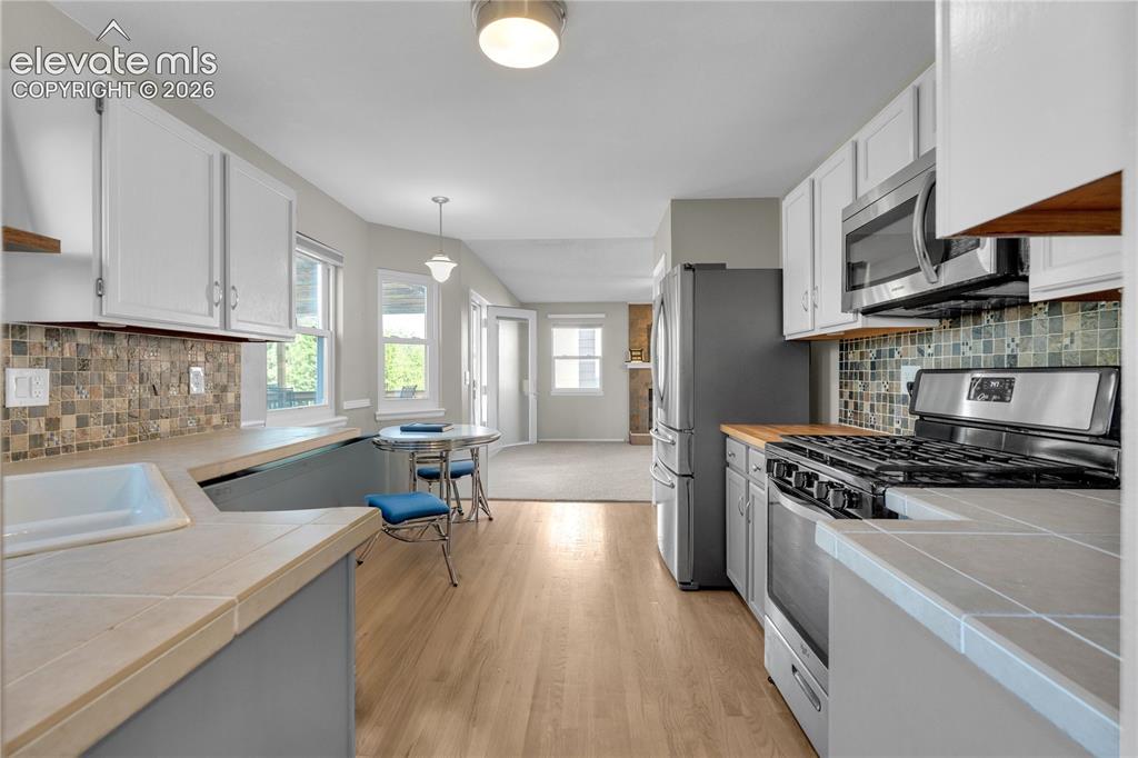 Image 11 of 47: Kitchen