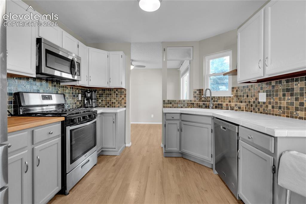 Image 13 of 47: Kitchen