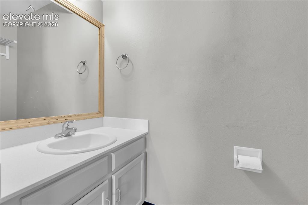 Image 17 of 47: Bathroom
