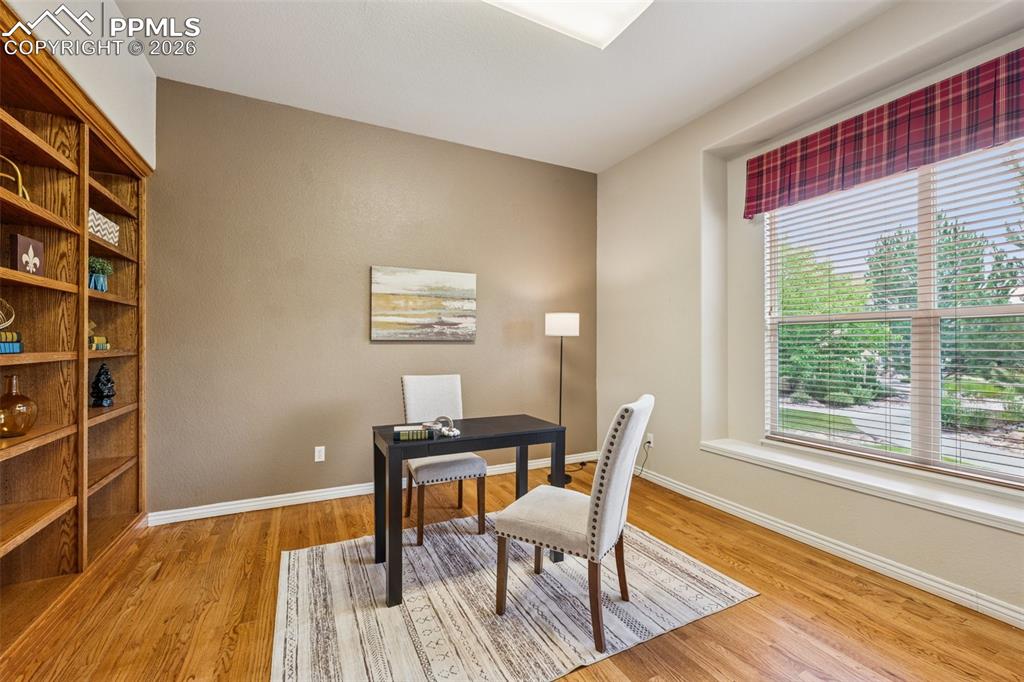 Image 10 of 32: Office