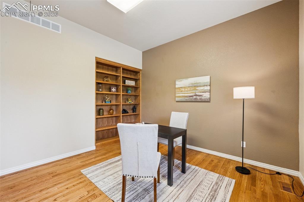 Image 11 of 32: Office