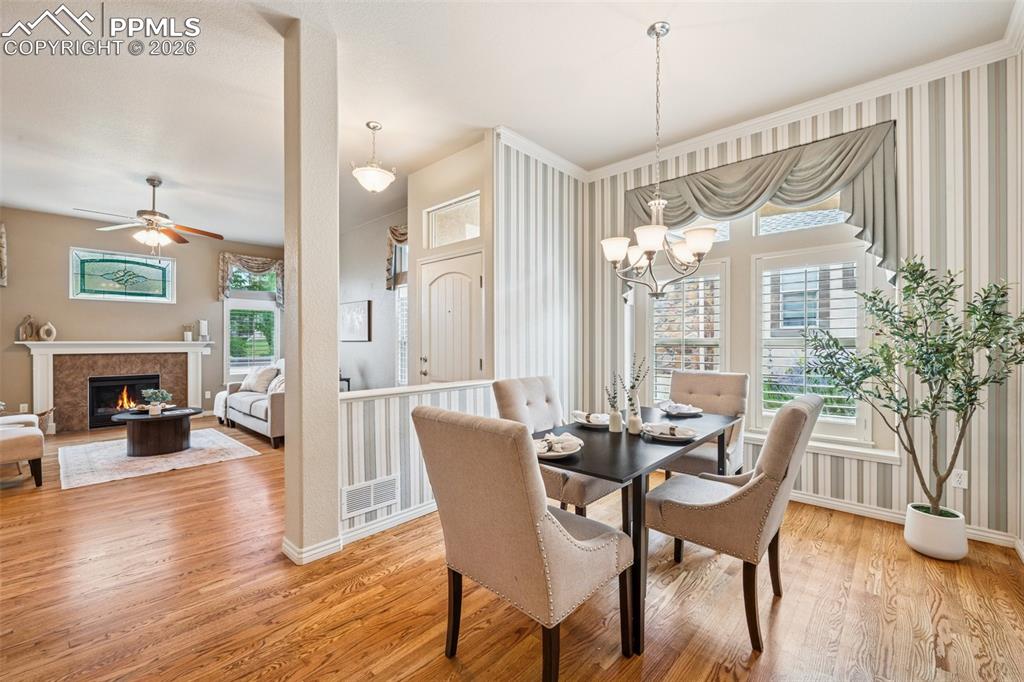 Image 14 of 32: Dining Area