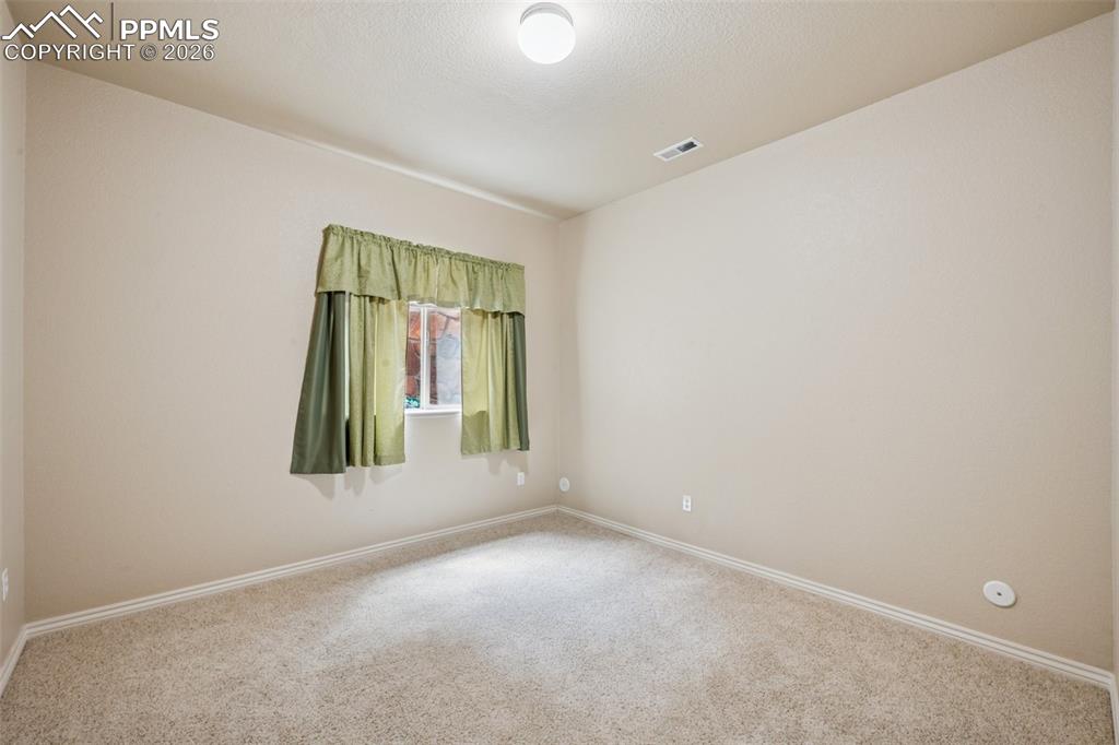 Image 24 of 32: Bedroom